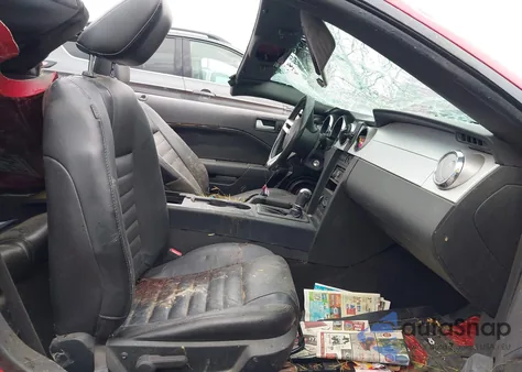 2006 Ford Mustang Gt z USA, uszkodzony, nr VIN 1ZVHT85H665257423